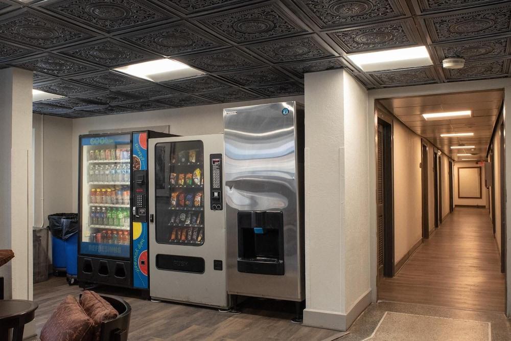 Americas Best Value Inn Dearborn Esterno foto