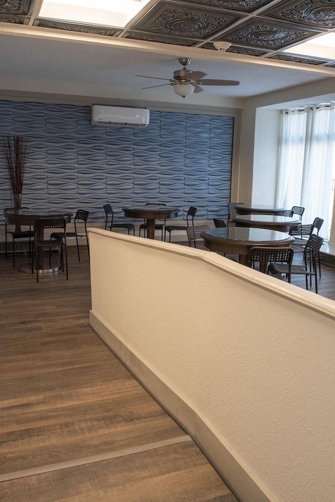 Americas Best Value Inn Dearborn Esterno foto