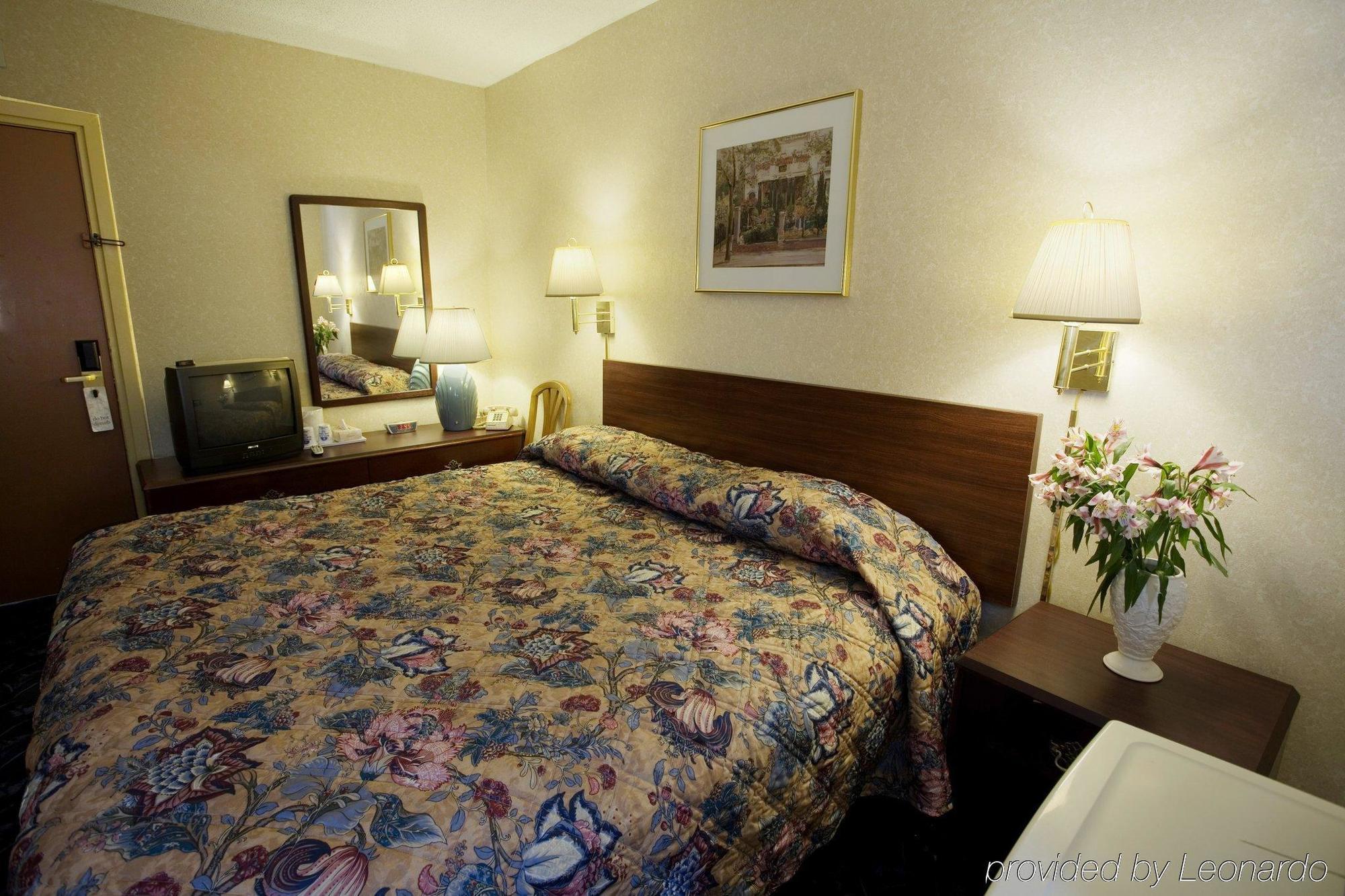 Americas Best Value Inn Dearborn Camera foto